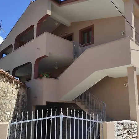 Apartment Deni Peroj
