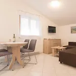 Deni Apartamento Peroj