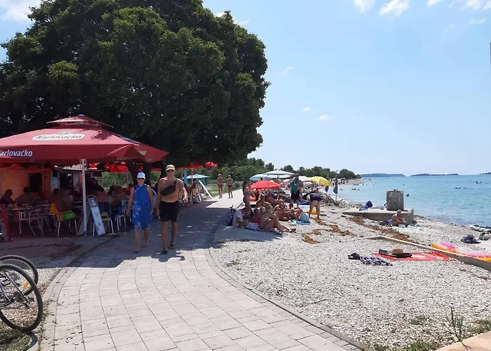 Deni Apartment Peroj