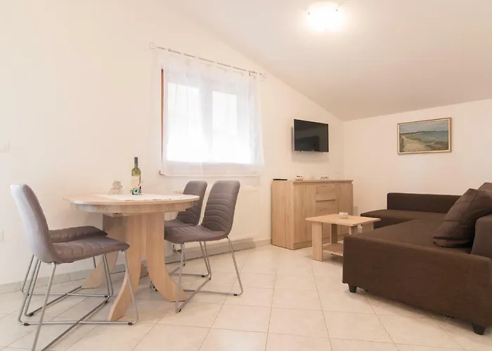 Deni Apartment Peroj